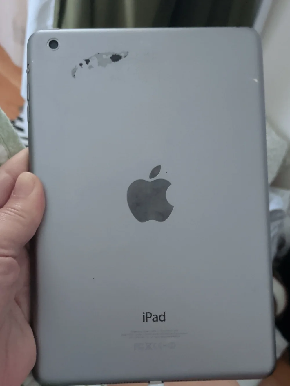 Apple iPad - Gray Aluminum Back